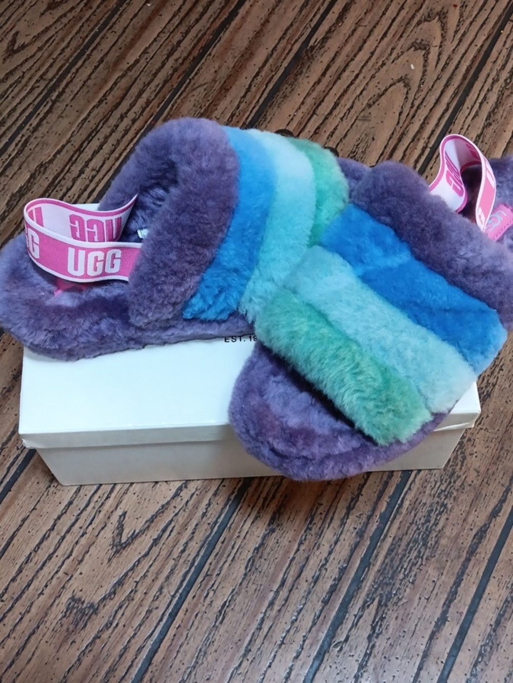 UGG SLIPPERS